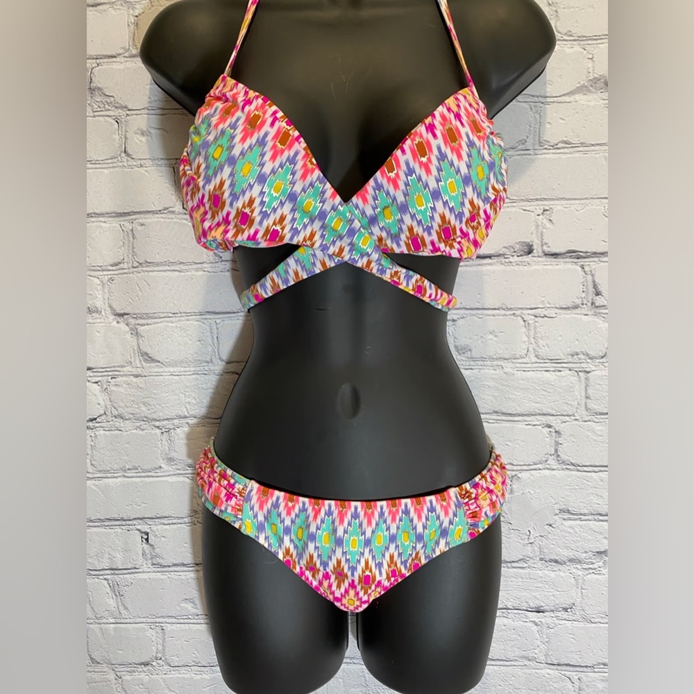 Victoria's Secret Geometric Wrap Halter Two piece Bikini 34DD/Medium